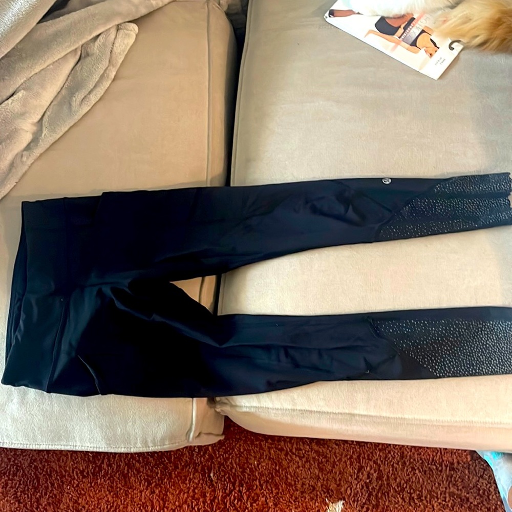 Lululemon size 4 workout pocketed leggings